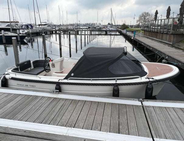 sloep met zwemtrap en kap huren